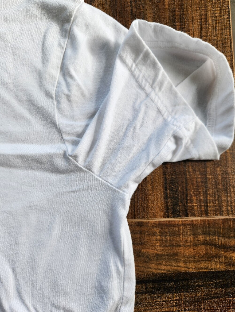 American Eagle Outfitters White V-Neck Short Sleeve Tee - Size Medium Tall - Picture 3 of 7